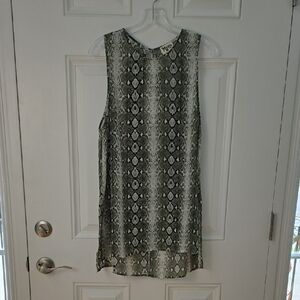 Show Me Your MuMu Gray Snake Print Tunic Top.  Size Large
